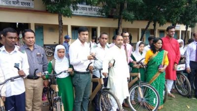 শ্রীপুরে শিক্ষার্থীদের বাই সাইকেল বিতরণ