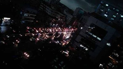 আঁধারে ঢেকেছে ঢাকা