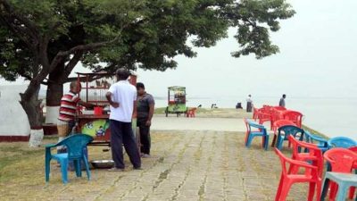 রঙিন পর্দার আড়ালে এক প্লেট চটপটির মূল্য সাড়ে ৩শ’ টাকা