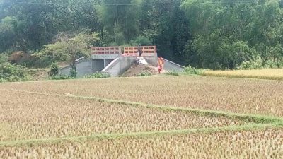 সংযোগ সড়কের ভোগান্তিতে কয়েক হাজার লোক