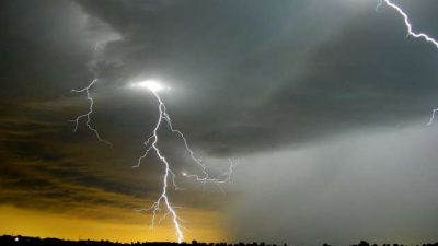 বজ্রপাতের আধাঘণ্টা আগেই মিলবে সতর্ক সংকেত