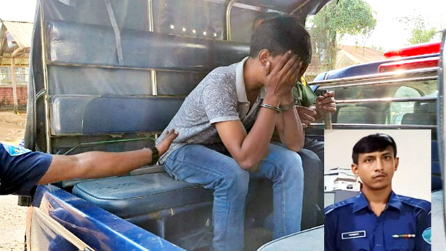 রামগড়ে জনতার হাতে ফেনসিডিলসহ কনস্টেবল আটক