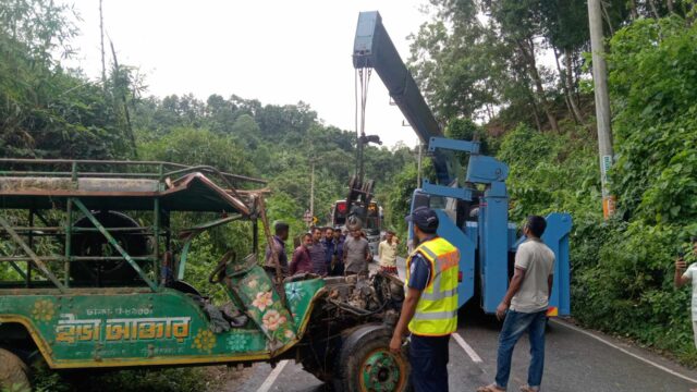 শান্তি পরিবহন-চাঁদের গাড়ির সংঘর্ষে নিহত এক
