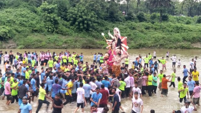 দুদেশের হাজারো ভক্তের শ্রদ্ধা-ভালবাসায় ফেনী নদীতে দেবীর বির্সজন