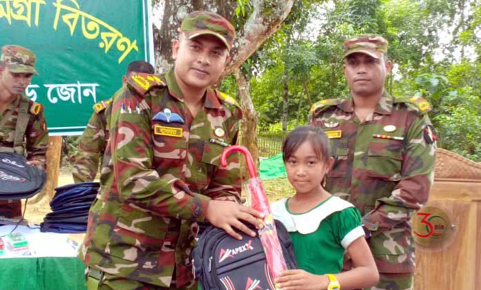 পানছড়িতে শিক্ষার্থীদের মাঝে সেনাবাহিনীর শিক্ষা সামগ্রী বিতরণ