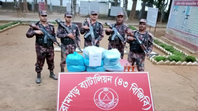 বিজিবির অভিযানে গাঁজা ও ভারতীয় মদ জব্দ