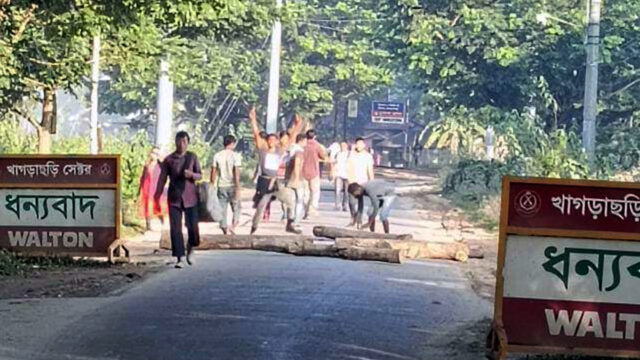 পুলিশের কড়া নজরদারী,অবরোধে বিএনপির লুকোচুরি