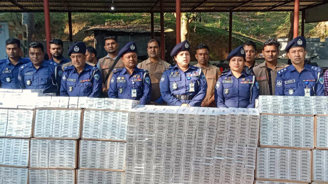 অর্ধ কোটি টাকার সিগারেটসহ খাগড়াছড়ি‌তে গ্রেফতার দুই