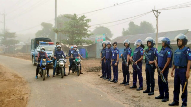 প্রশাসনের কঠোর নজরদারীতে স্বাভাবিক যান চলাচল