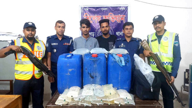 চোলাই মদসহ এম্বুল্যান্স জব্দ গ্রেপ্তার দুই