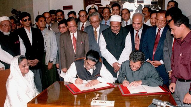 চুক্তির মাধ্যমে দুই দশকের সংঘাতের অবসান