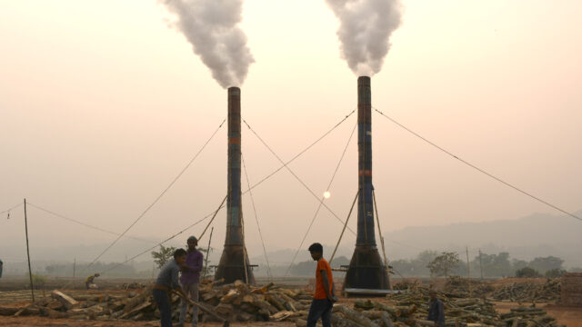 অবৈধ ইটাভাটা বন্ধে তিন ডিসিকে নোটিশ