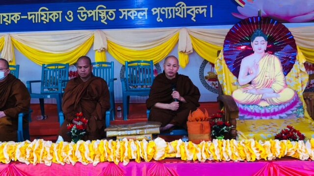 তক্ষশিলা বনবিহারে কঠিন চীবর দান অনুষ্ঠিত