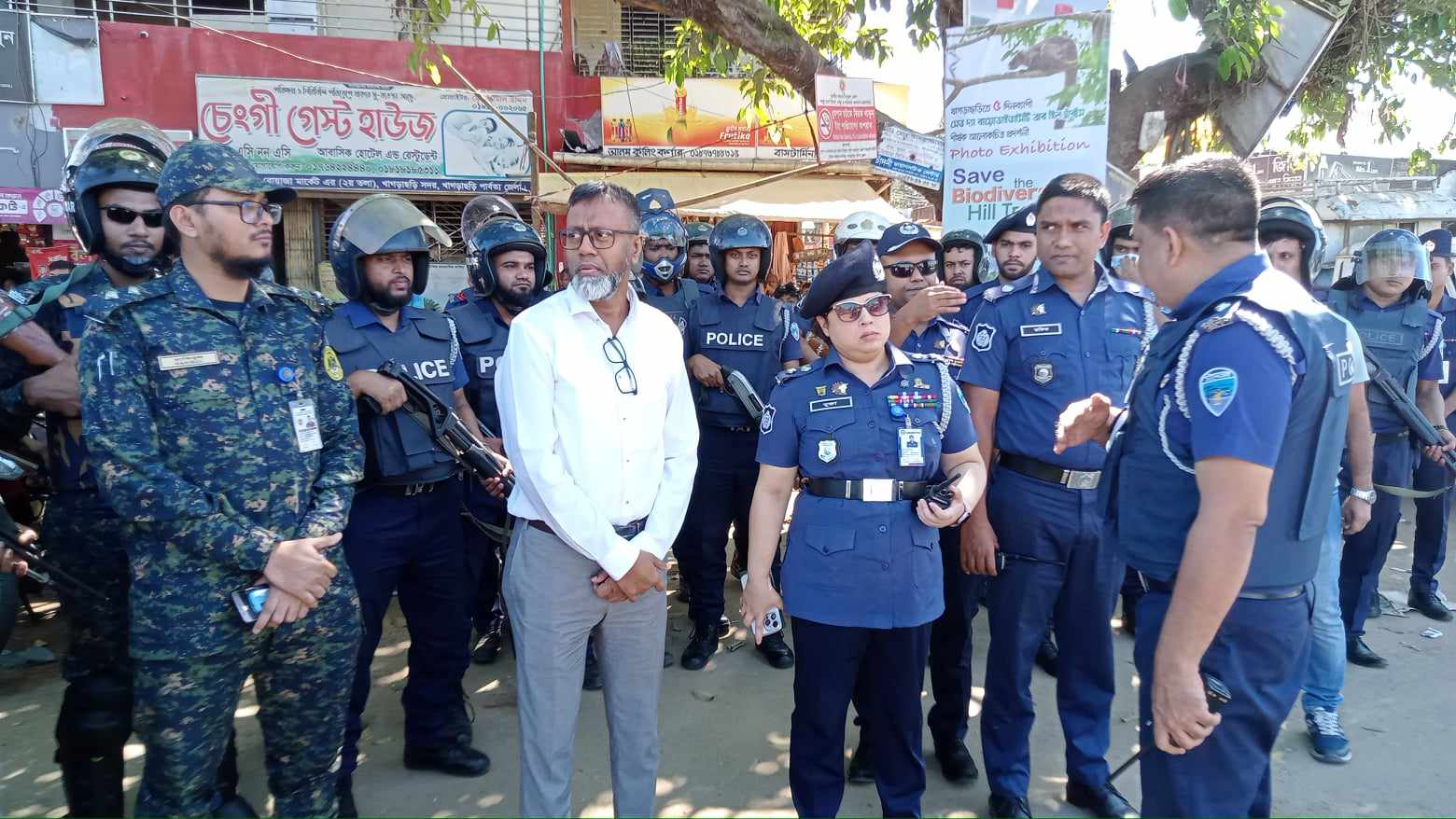 প্রশাসনের মহড়া,অবরোধের তৃতীয় দিনেও স্বাভাবিক জনজীবন