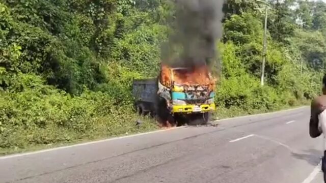 অবরোধে ট্রাকে আগুন: শান্ত পাহাড় অশান্ত