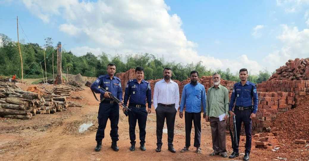 রামগড়ে ইটভাটা মালিককে লাখ টাকা জরিমানা