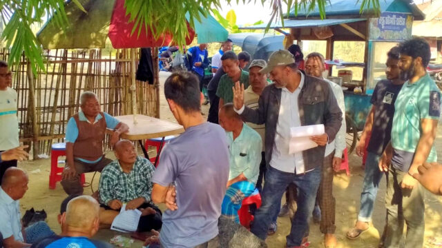 নির্বাচন বর্জন ও অসহযোগের লিপলেট বিতরণ