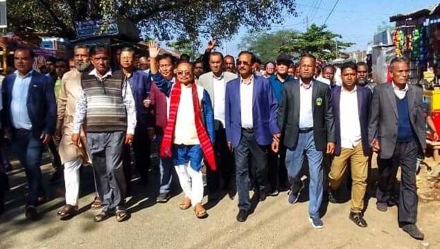 ব্যস্ত প্রচারণায় ভোটারদের কাছে ছুটছেন আ.লীগ