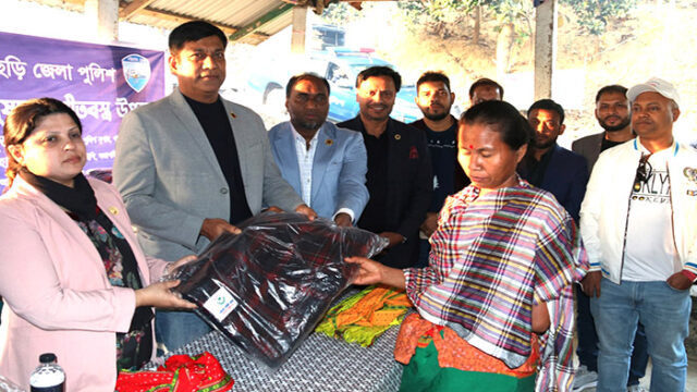 শীতার্ত পাশে খাগড়াছড়ি জেলা পুলিশ