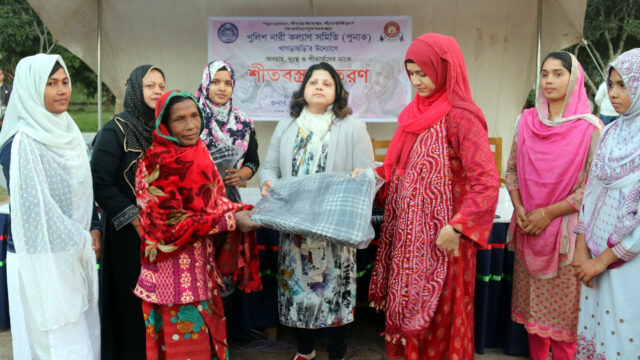 খাগড়াছড়িতে পুনাকের শীতবস্ত্র বিতরণ