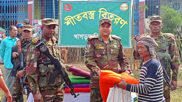 খাগড়াছড়িতে সেনা জোনের শীতবস্ত্র বিতরণ