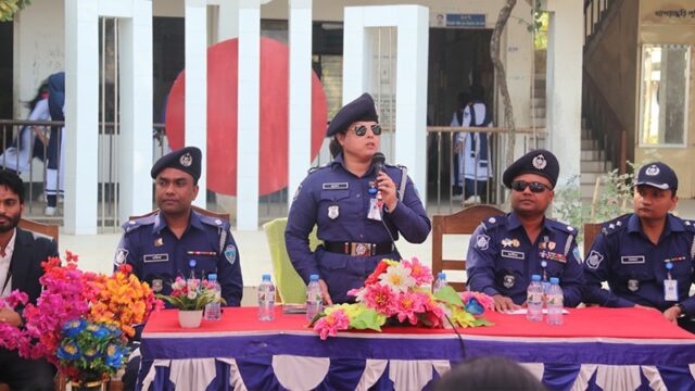 বই প্রকৃত শিক্ষা দেয়: খাগড়াছ‌ড়ির পুলিশ সুপার