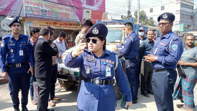 ট্রাফিক সপ্তাহে মাঠে পুলিশ সুপার,মামলা-জরিমানা