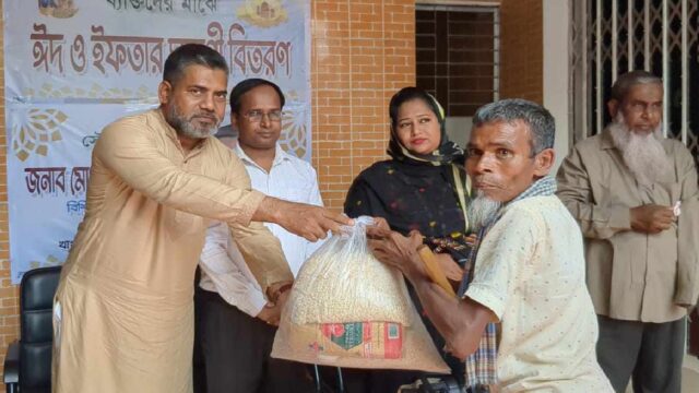 দিদারুল আলম দিদার এর ইফতার সামগ্রী বিতরণ