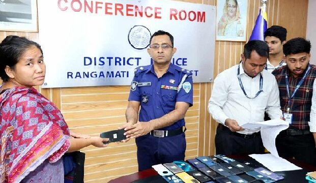 হারানো ২৭৪ মুঠোফোন ফিরিয়ে দিল পুলিশ