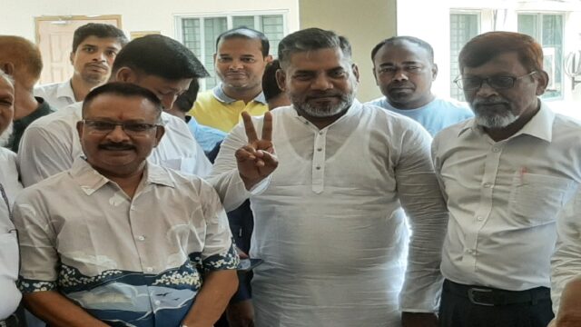 মনোনয়নপত্র জমা দিলেন হেভিওয়েট প্রার্থী দিদারুল আলম