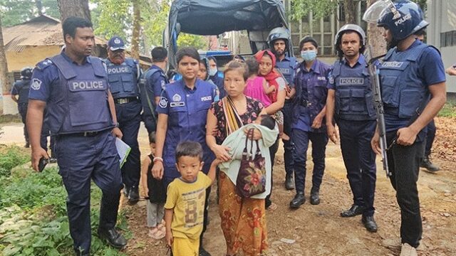 তিন নারী কারাগারে