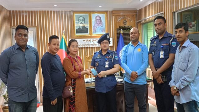 হারানো ফোন ফিরে পেলো শিউলি চাকমা