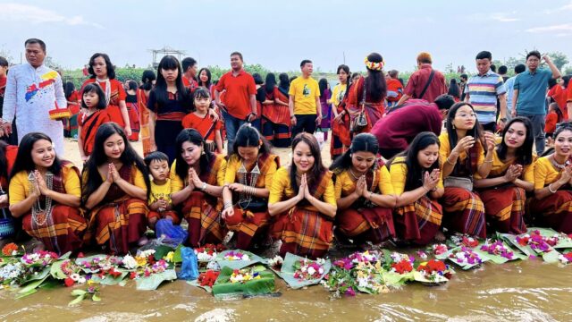 ফুল বিজুর মধ্য দিয়ে বর্ণিল সাজে পাহাড়