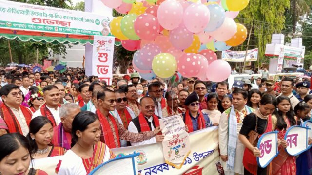 বৈসাবি’র আনন্দে মেতেছে পাহাড়”