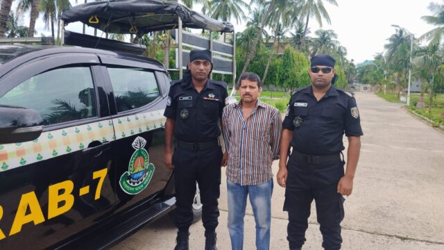 গলাকেটে স্ত্রী হত্যায় মৃত্যুদন্ডপ্রাপ্ত আসামি গ্রেপ্তার