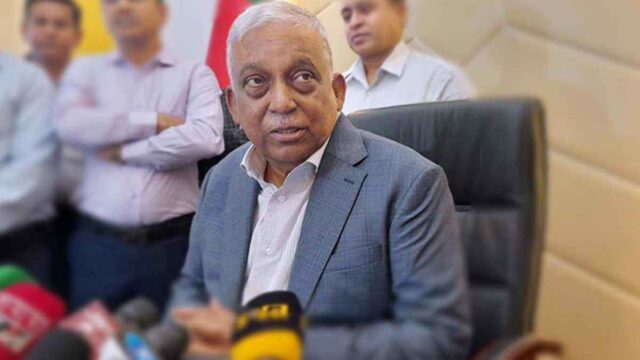 সাবেক স্বরাষ্ট্রমন্ত্রী ও তার পরিবারের ব্যাংক হিসাব জব্দ