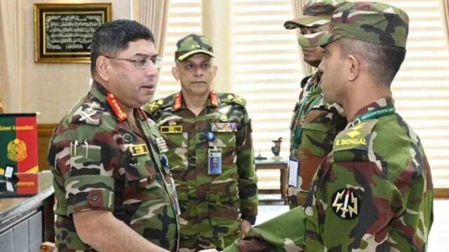 শান্ত থাকা সেনা কর্মকর্তা প্রশংসিত