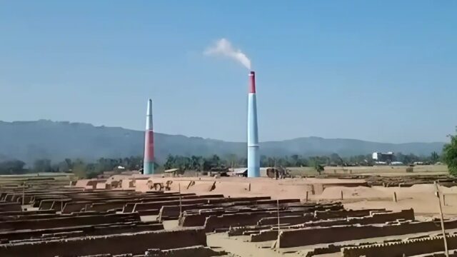 ১৫ ইটভাটা বন্ধের নির্দেশ: দেড় লাখ টাকা জরিমানা