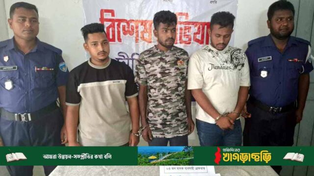দীঘিনালায় ইয়াবাসহ ৩ যুবক আটক