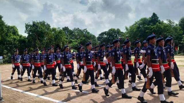 নবীন পুলিশ সদস্যদের প্রশিক্ষণ ও কুচকাওয়াজ