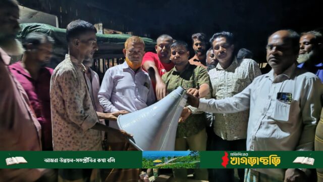 মসজিদে মাইক ও ব্যাটারি দিলেন উপহার