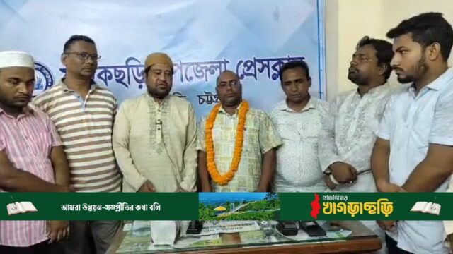 সাংবাদিক প্রদীপ চৌধুরীকে সংবর্ধনা