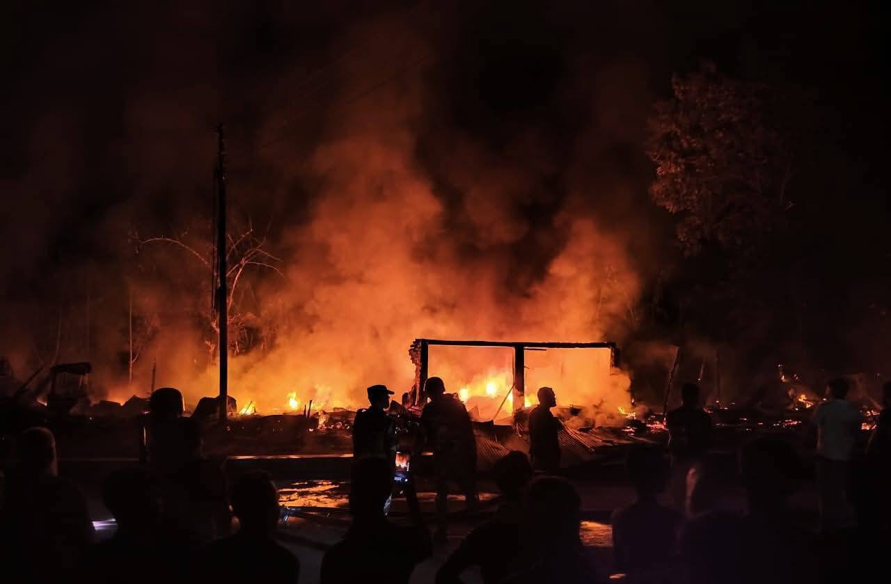 আগুনে পুড়ে ছাই ১৯ ব্যবসায়ির স্বপ্ন