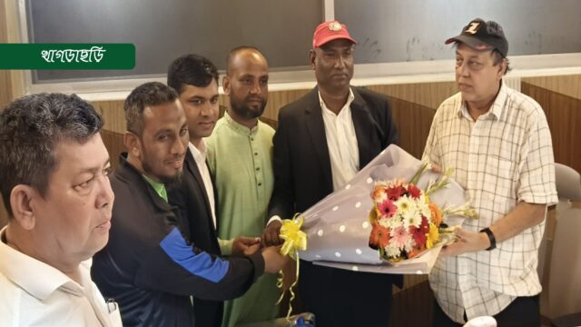 ওয়াদুদ ভূঁইয়ার সাথে শুভেচ্ছা বিনিময়