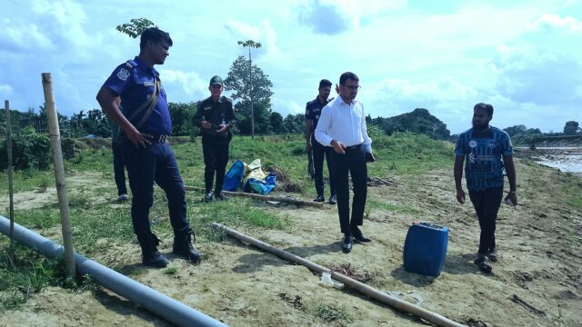 অবৈধ বালু উত্তোলনের দায়ে জরিমানা