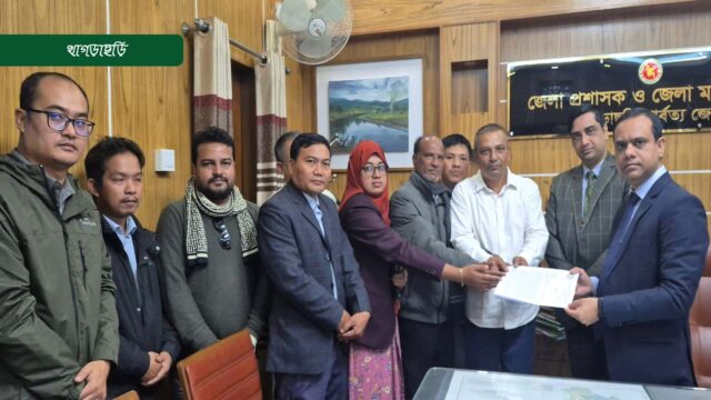 ১০ম গ্রেডের দাবিতে স্মারকলিপি