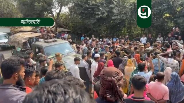 বিক্ষুব্ধদের সড়ক অবরোধে ঘন্টাব্যাপী যান চলাচল বন্ধ