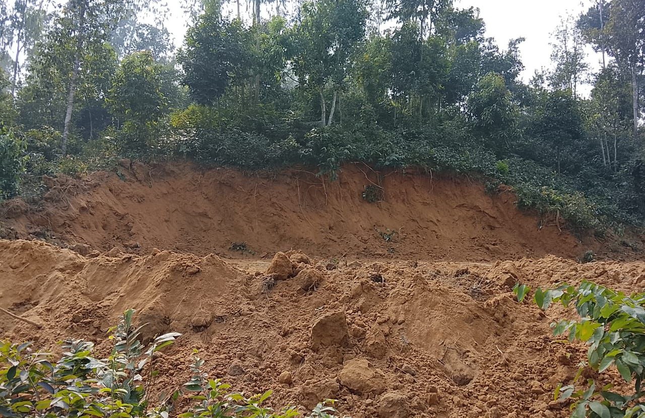 বালু উত্তোলন ও পাহাড় কাটায় ৩ লাখ টাকা জরিমানা