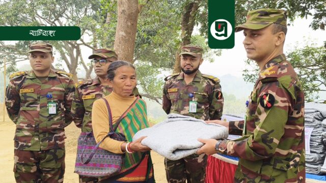 পাহাড়ে কনকনে শীতে উষ্ণতা ছড়ালো সেনাবা‌হি‌নী