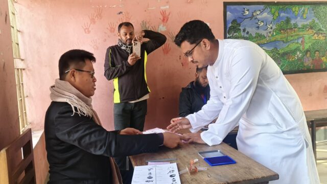 খাগড়াছড়িতে ভোট দিলেন ডাকসু ভিপি সাদিক কায়েম